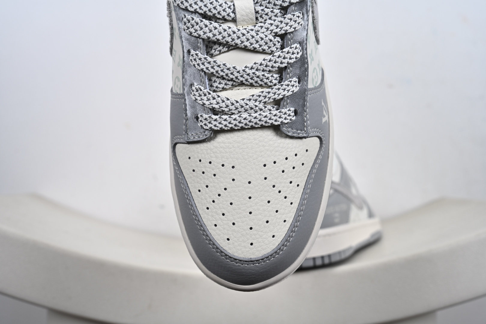 Nike SB Dunk Low“LV联名——牛仔百搭灰” 周年高端定制 低帮休闲板鞋 XS6089-629