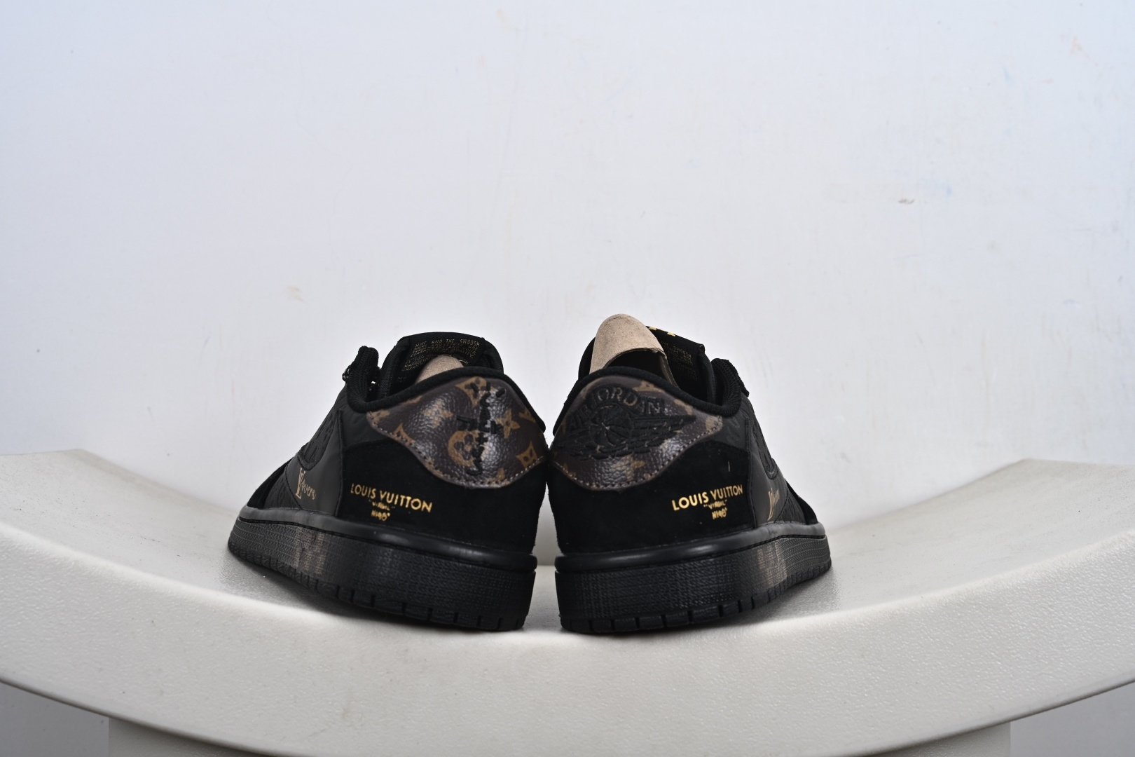 Travis Scott x Fragment Design x Jordan Air Jordan 1 Low OG SP “LV联名——黑金” DZ5899-033-莆田鞋,莆田鞋货源,高仿鞋,高仿鞋货源,安福档口,莆田高仿鞋,莆田鞋批发,高仿鞋批发,莆田高仿运动鞋,高仿运动鞋,莆田运动鞋 Travis Scott x Fragment Design x Jordan Air Jordan 1 Low OG SP “LV联名——黑金” DZ5899-033