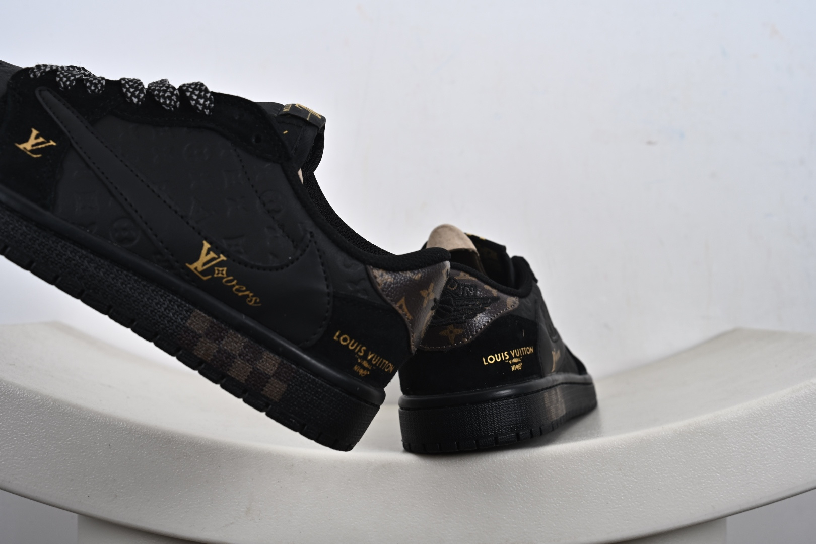 Travis Scott x Fragment Design x Jordan Air Jordan 1 Low OG SP “LV联名——黑金” DZ5899-033-莆田鞋,莆田鞋货源,高仿鞋,高仿鞋货源,安福档口,莆田高仿鞋,莆田鞋批发,高仿鞋批发,莆田高仿运动鞋,高仿运动鞋,莆田运动鞋 Travis Scott x Fragment Design x Jordan Air Jordan 1 Low OG SP “LV联名——黑金” DZ5899-033