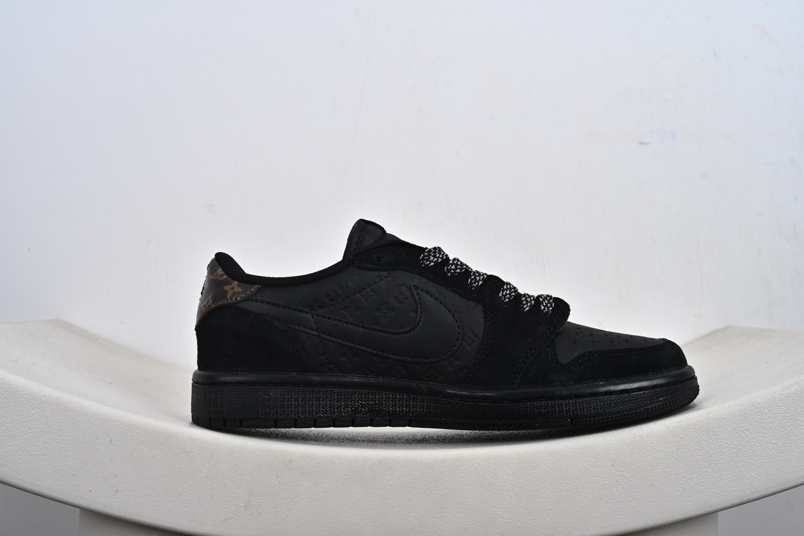 Travis Scott x Fragment Design x Jordan Air Jordan 1 Low OG SP “LV联名——黑金” DZ5899-033-莆田鞋,莆田鞋货源,高仿鞋,高仿鞋货源,安福档口,莆田高仿鞋,莆田鞋批发,高仿鞋批发,莆田高仿运动鞋,高仿运动鞋,莆田运动鞋 Travis Scott x Fragment Design x Jordan Air Jordan 1 Low OG SP “LV联名——黑金” DZ5899-033