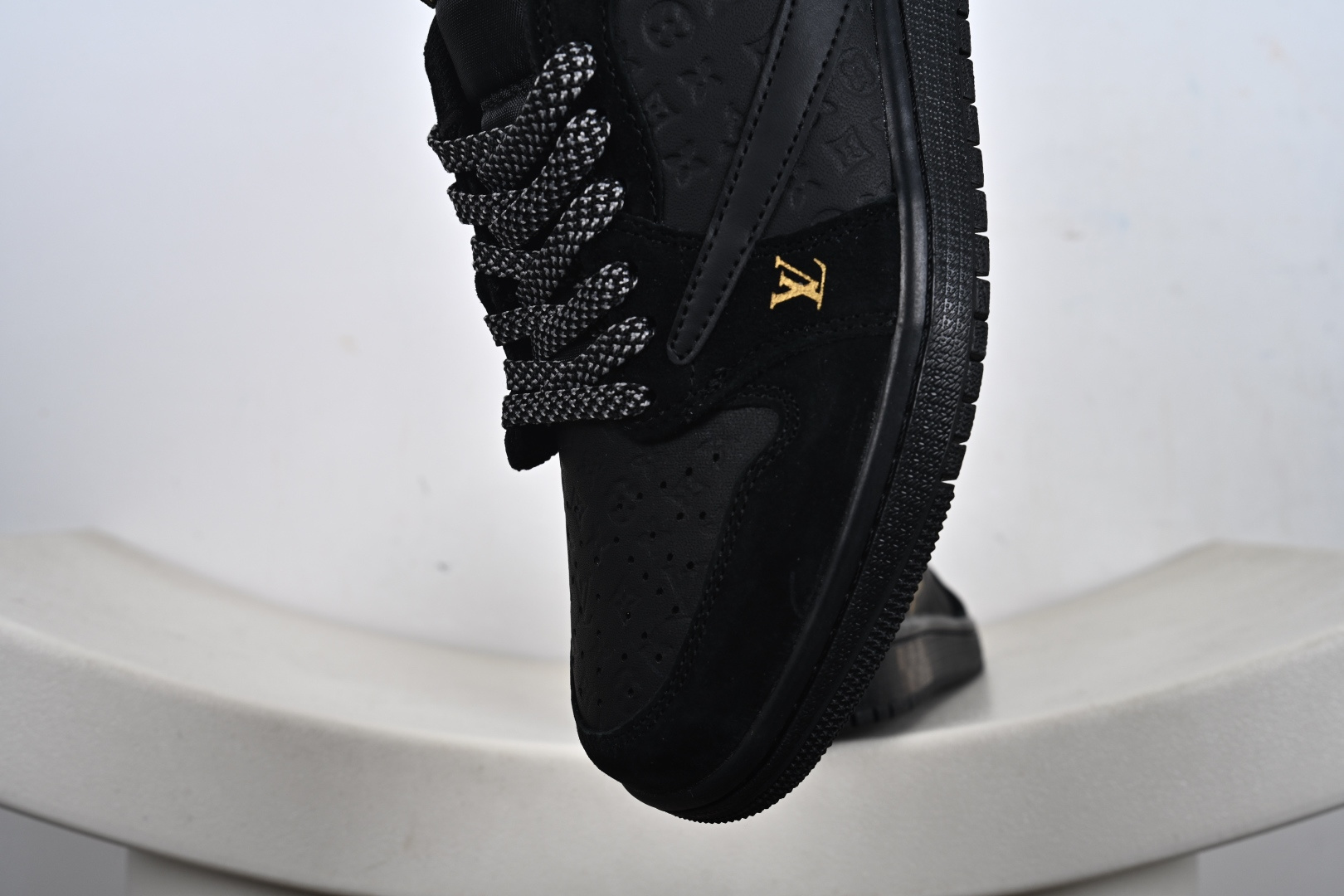 Travis Scott x Fragment Design x Jordan Air Jordan 1 Low OG SP “LV联名——黑金” DZ5899-033-莆田鞋,莆田鞋货源,高仿鞋,高仿鞋货源,安福档口,莆田高仿鞋,莆田鞋批发,高仿鞋批发,莆田高仿运动鞋,高仿运动鞋,莆田运动鞋 Travis Scott x Fragment Design x Jordan Air Jordan 1 Low OG SP “LV联名——黑金” DZ5899-033