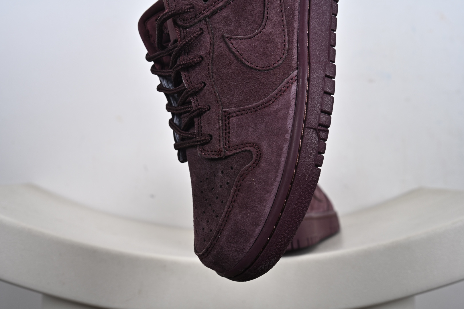 260 Nike SB Dunk Low “Superme联名------酒红麂皮” 高端定制 低帮休闲板鞋 DD1988-004