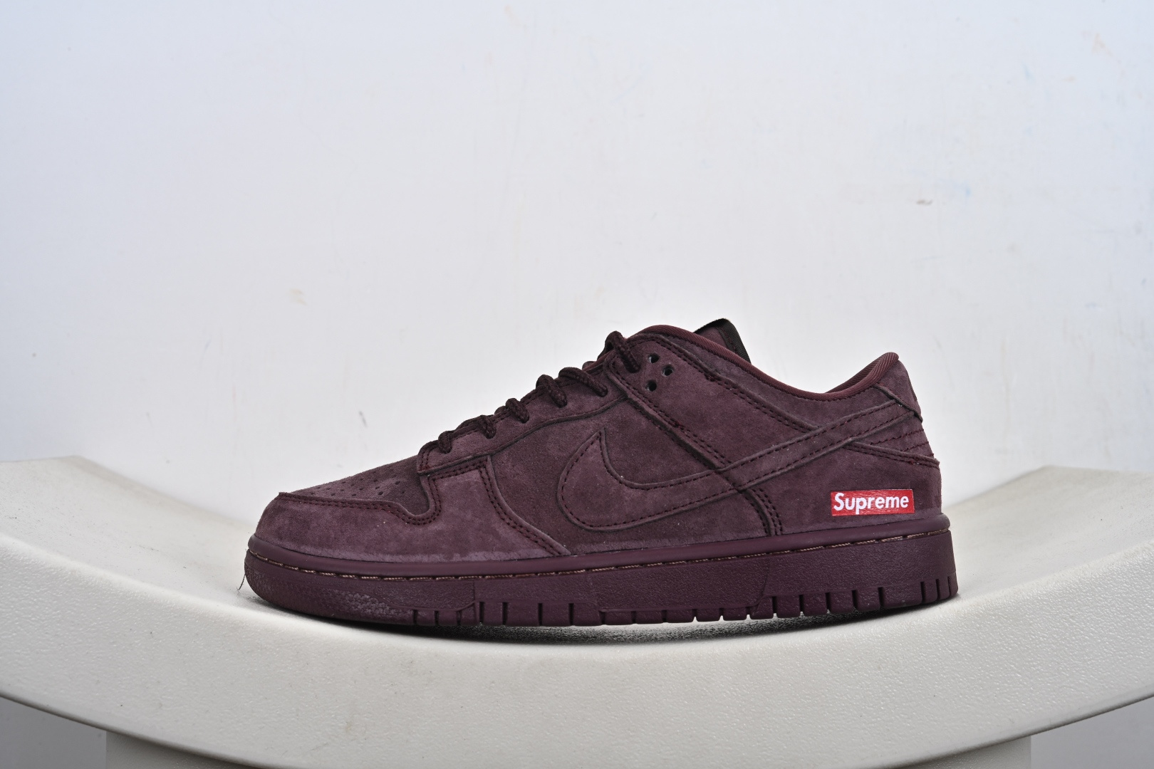260 Nike SB Dunk Low “Superme联名------酒红麂皮” 高端定制 低帮休闲板鞋 DD1988-004