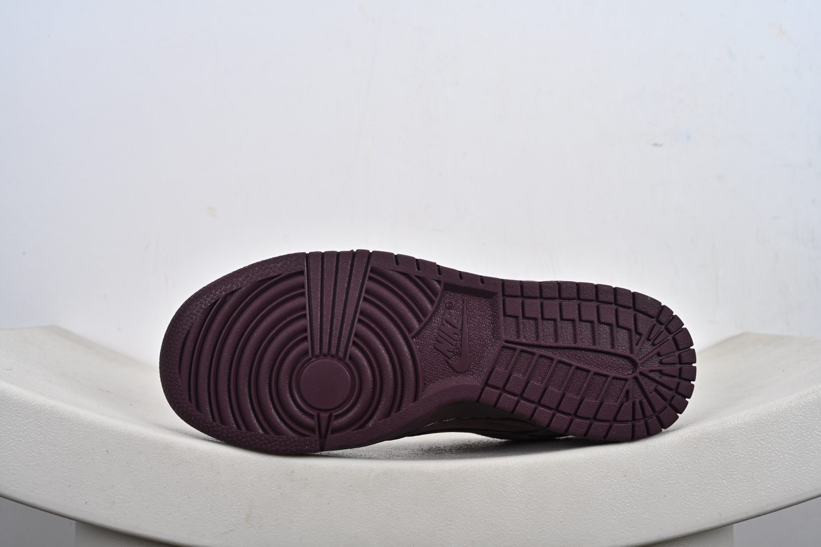 260 Nike SB Dunk Low “Superme联名------酒红麂皮” 高端定制 低帮休闲板鞋 DD1988-004