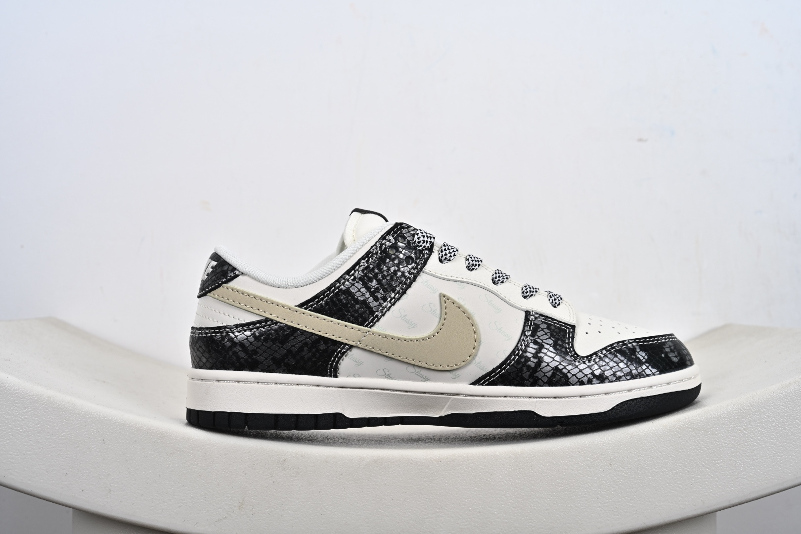 260 Nike SB Dunk Low 斯图西联名 XS6089-636