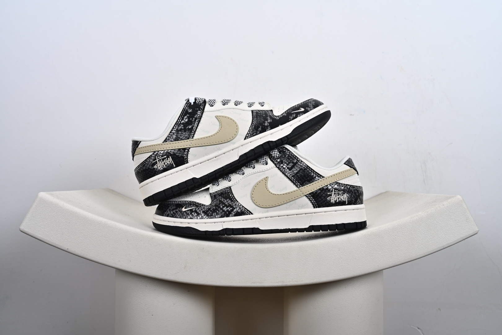 260 Nike SB Dunk Low 斯图西联名 XS6089-636