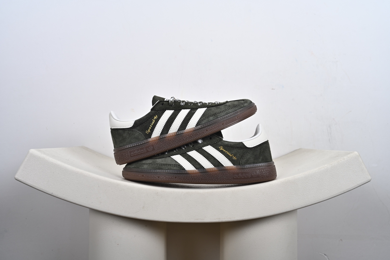 Adidas Handball Spezial 阿迪达斯经典款 复古休闲板鞋 KI5940