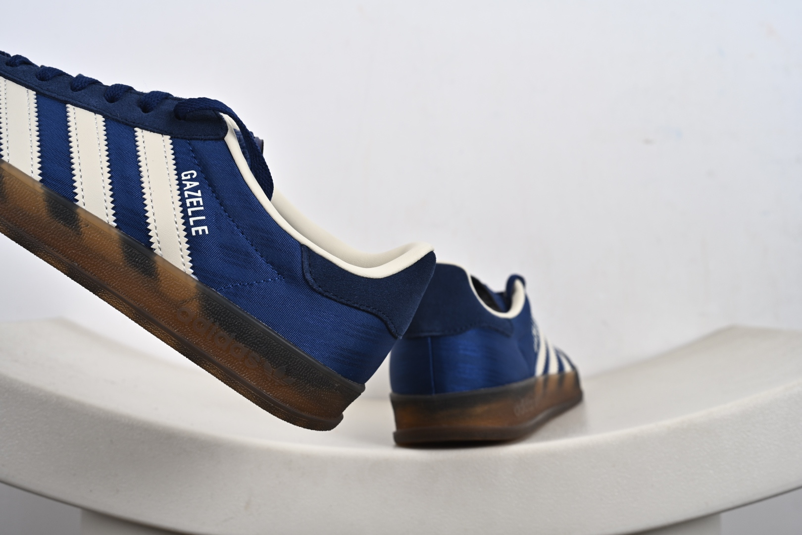 Adidas Originals Gazelle Indoor 三叶草复古休闲防滑耐磨低帮板鞋 JS1410