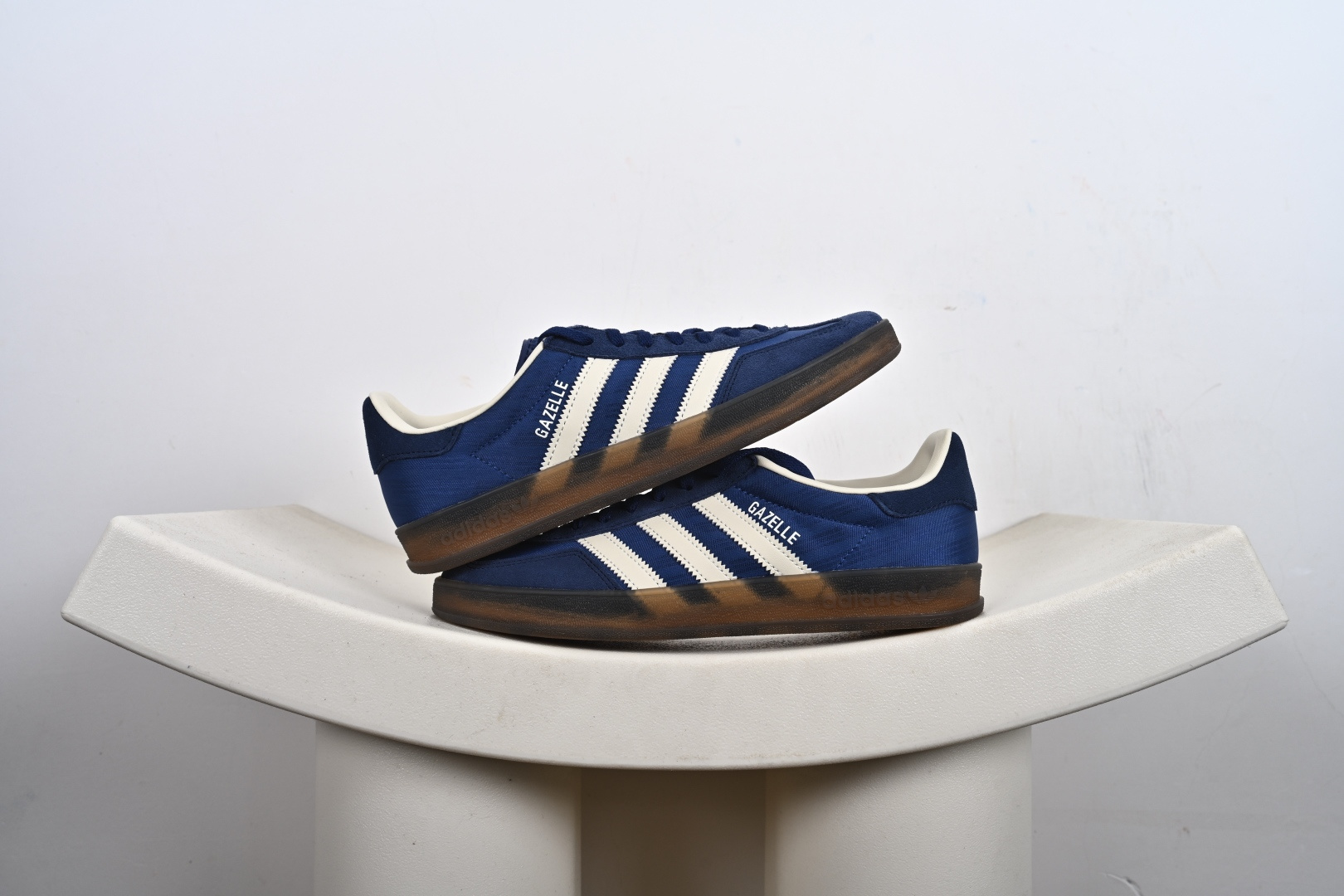 Adidas Originals Gazelle Indoor 三叶草复古休闲防滑耐磨低帮板鞋 JS1410