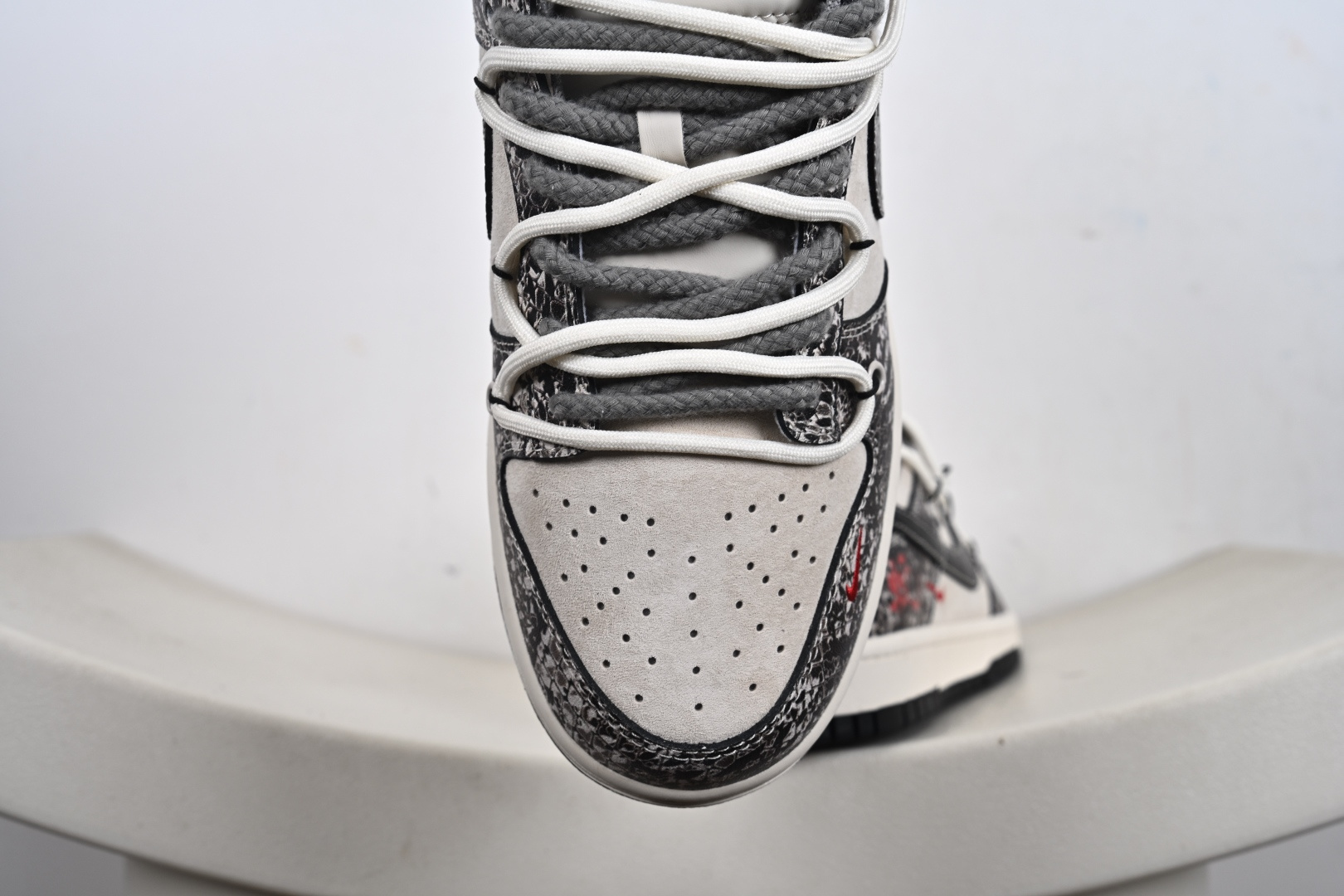 Nk SB Dunk Low 蛇年系列 绑带黑勾 高端定制 低帮休闲板鞋 YX5066-273