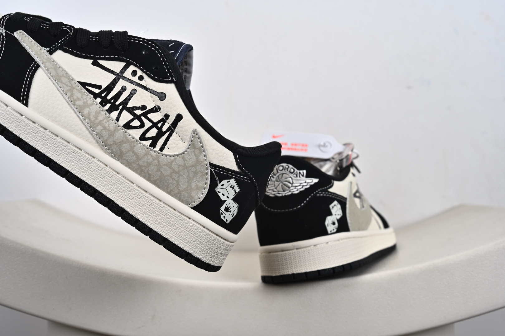 Nike Air Jordan 1 Low 定制配色 斯图西联名 定制AJ联名-高端定制 低帮复古文化板鞋 DD7866-102