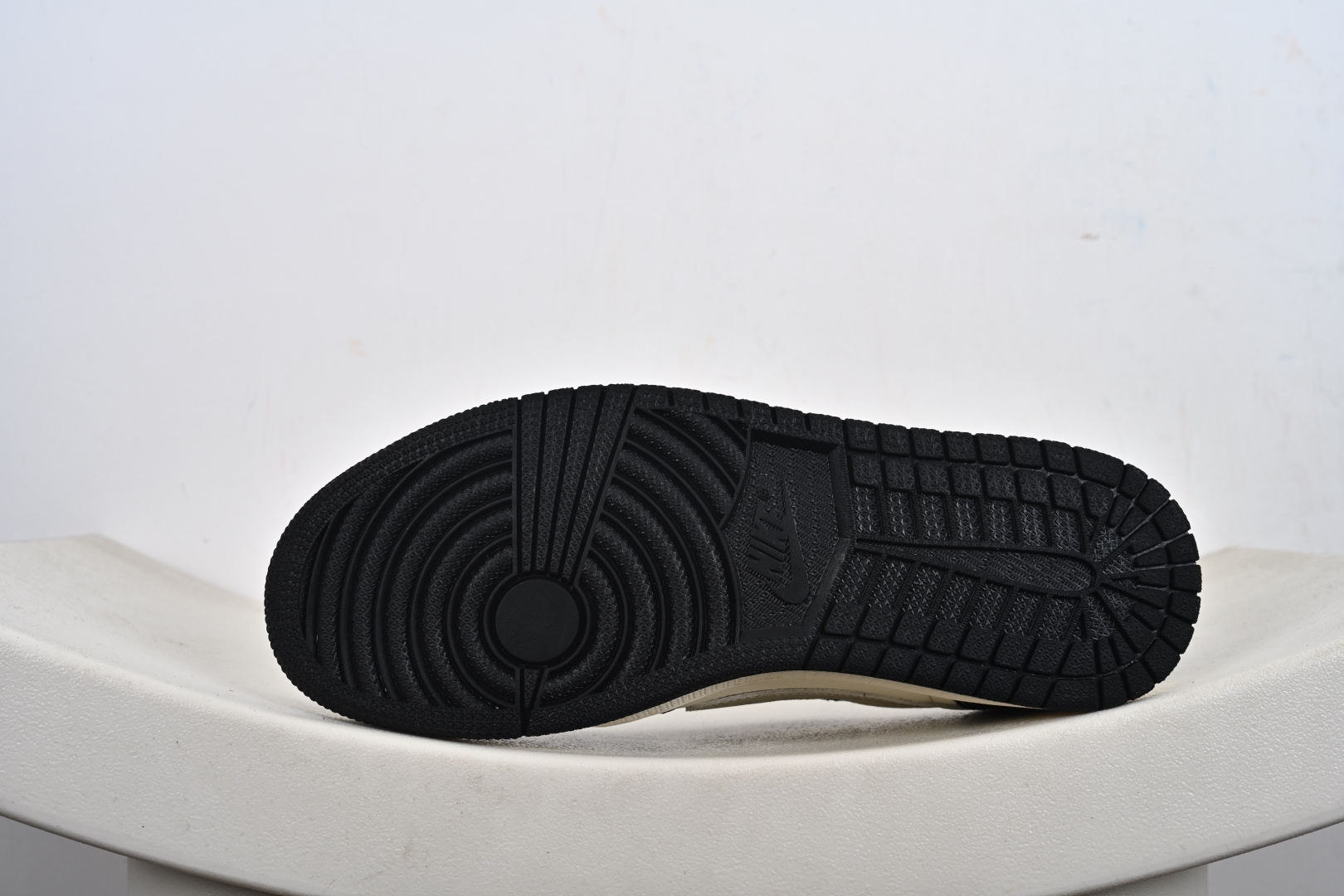 Nike Air Jordan 1 Low 定制配色 斯图西联名 定制AJ联名-高端定制 低帮复古文化板鞋 DD7866-102