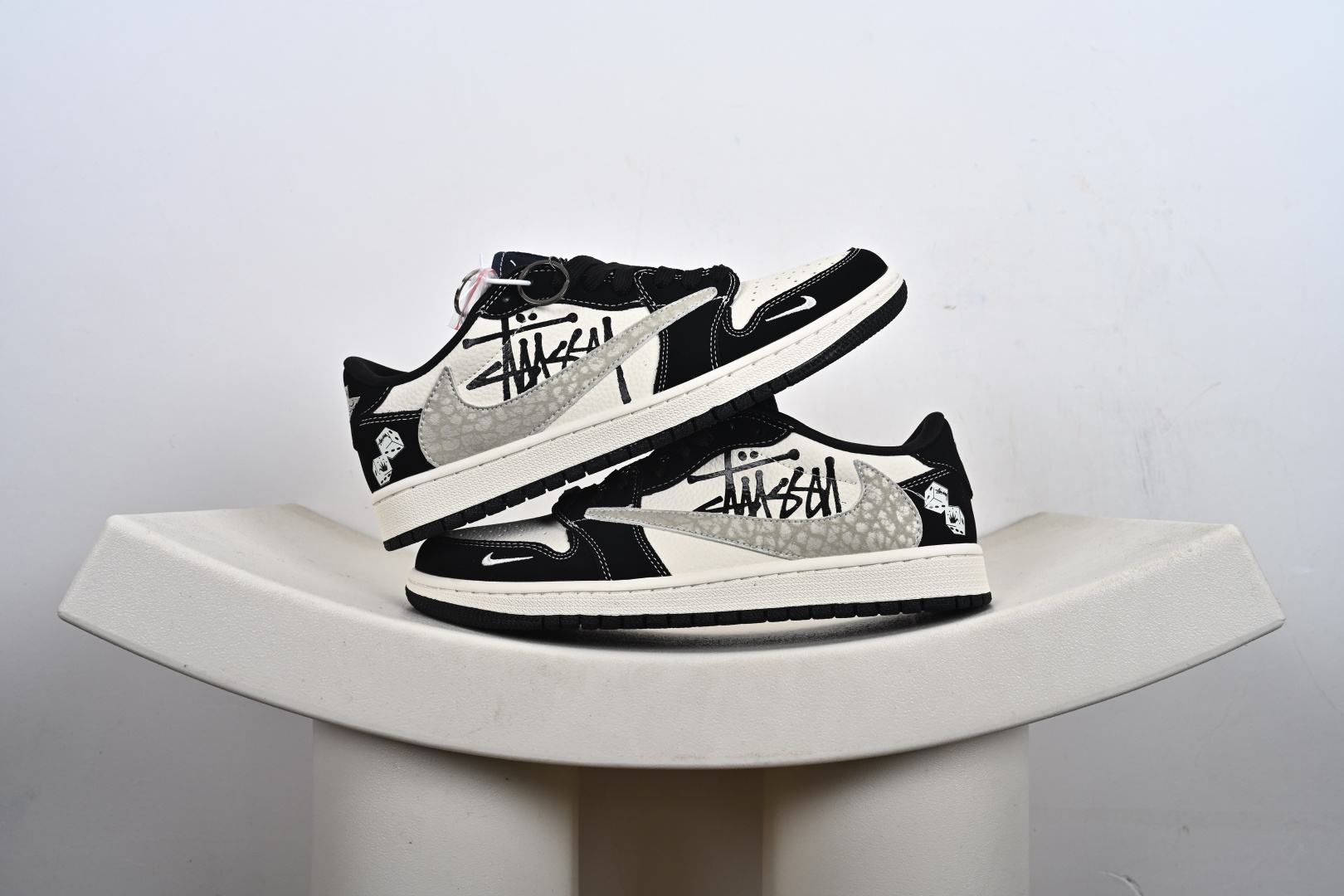 Nike Air Jordan 1 Low 定制配色 斯图西联名 定制AJ联名-高端定制 低帮复古文化板鞋 DD7866-102