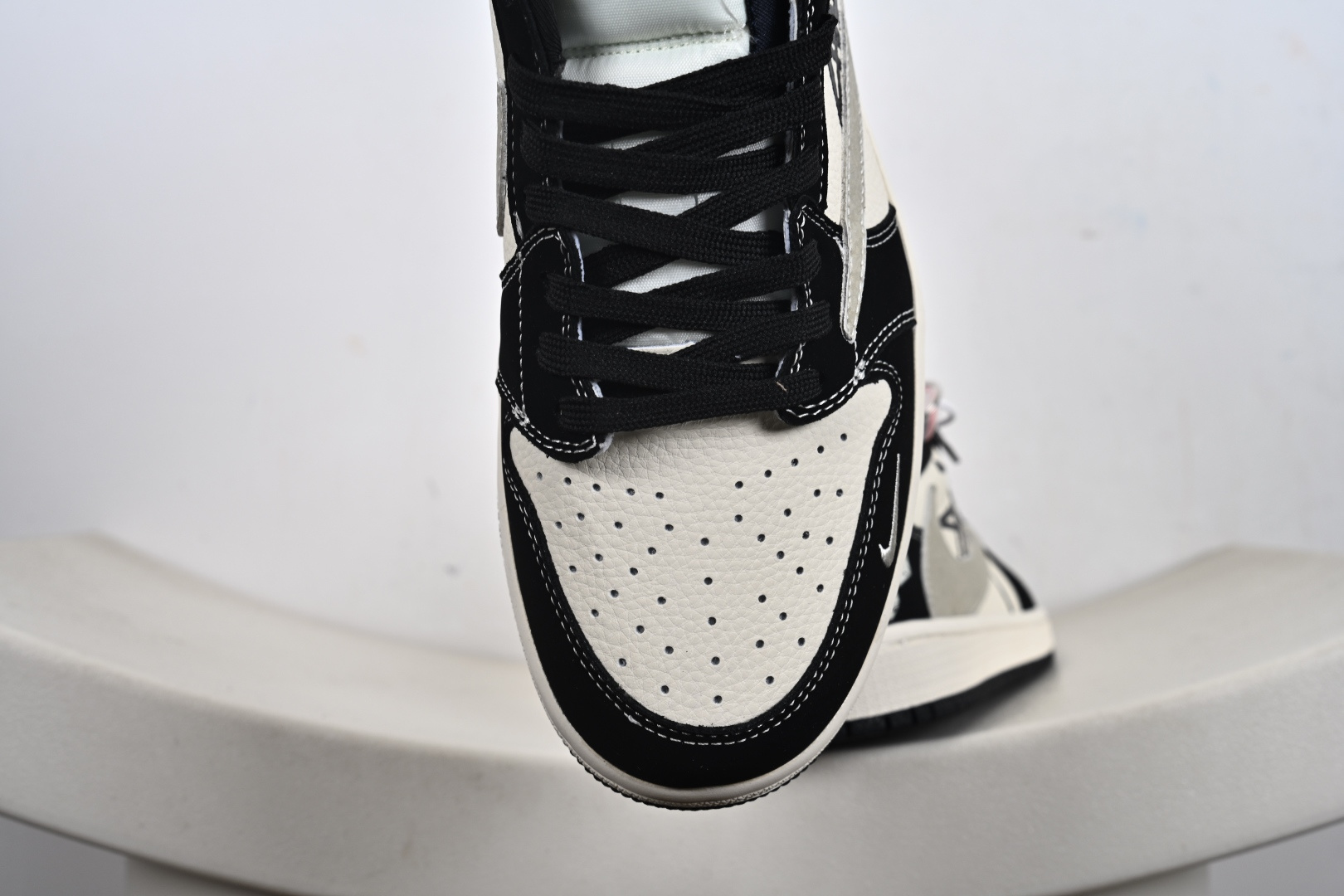 Nike Air Jordan 1 Low 定制配色 斯图西联名 定制AJ联名-高端定制 低帮复古文化板鞋 DD7866-102