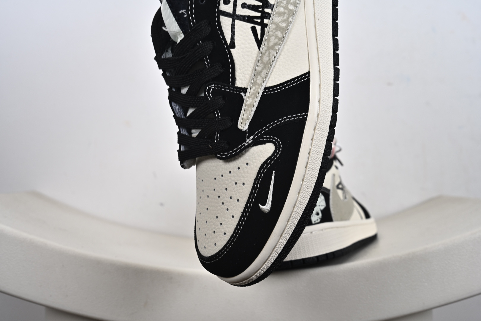 Nike Air Jordan 1 Low 定制配色 斯图西联名 定制AJ联名-高端定制 低帮复古文化板鞋 DD7866-102