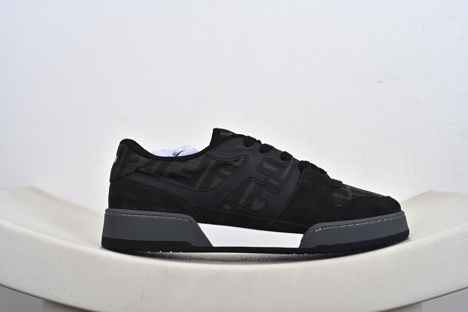 350 FENDI 芬迪 Match sneaters 低帮运动鞋惊艳登场 Fendi芬迪情侣款休闲鞋