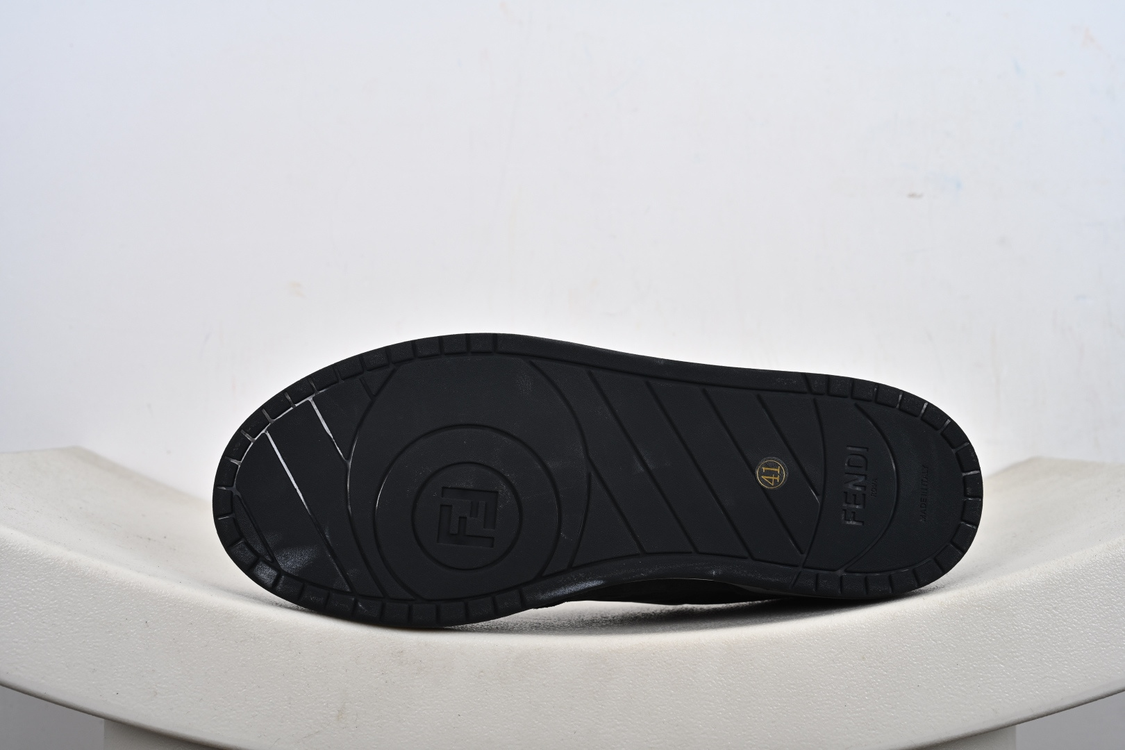 350 FENDI 芬迪 Match sneaters 低帮运动鞋惊艳登场 Fendi芬迪情侣款休闲鞋