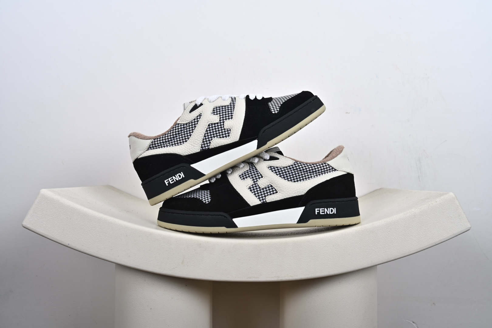 #合集 350 FENDI 芬迪 Match sneaters 低帮运动鞋惊艳登场