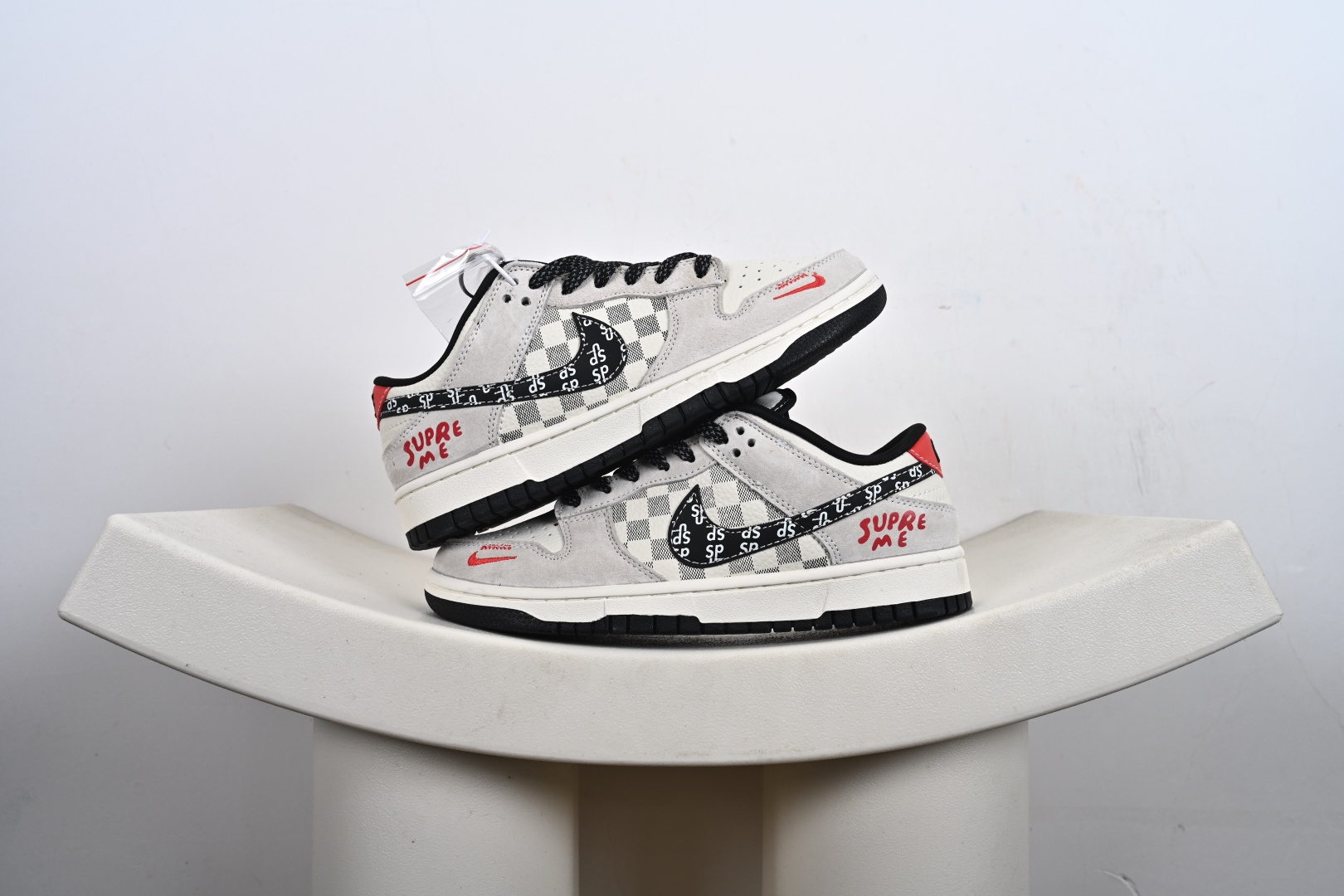 Supreme x Nike Dunk Low 奶白格子灰 SD8888-007 Supreme x Nike Dunk Low 奶白格子灰 SD8888-007
