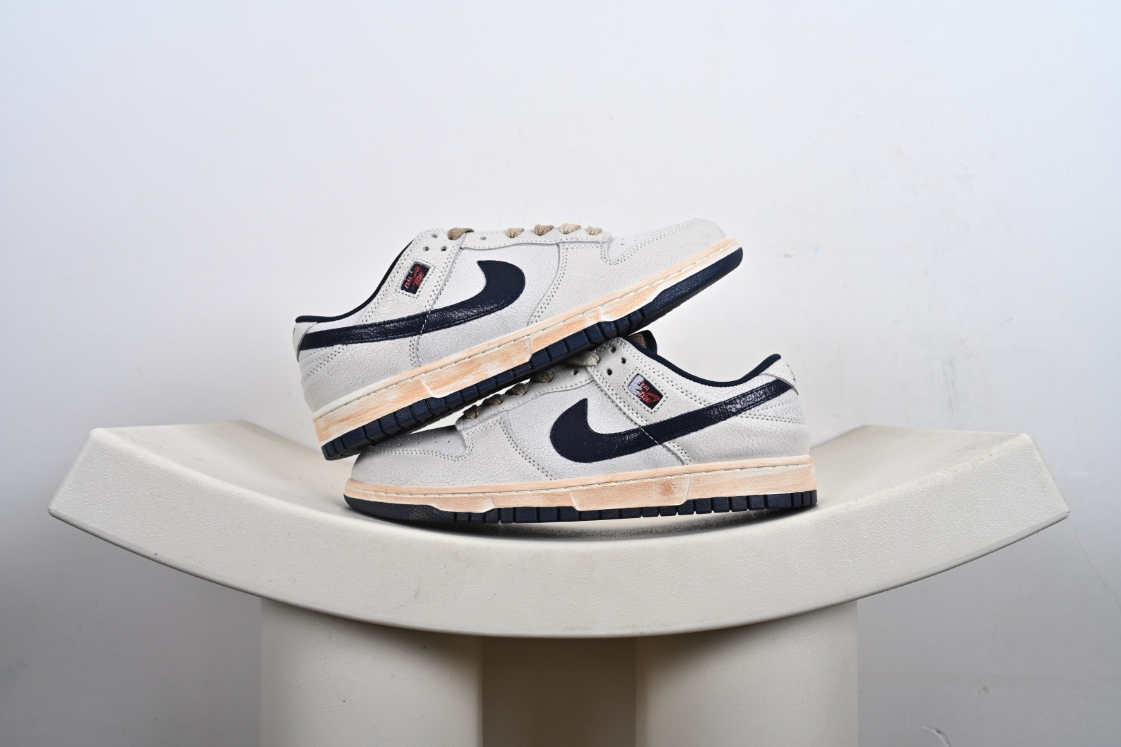 本地💰170支持放店
NIKE SB Dunk Low 
性价比天花板 尝鲜先行版 
原装头层材料 独家版型蒸餾加工
帶來的是更好的视觉和脚感体验
大厂纯原品质出货 清洁度 电绣工艺 皮料切割干净无任何毛边 细节完美
官方货号: IH6766-001 
尺码：36 36.5 37.5 38 38.5 39 40 40.5 41 42 42.5 43 44 44.5 45 46-T1-E4