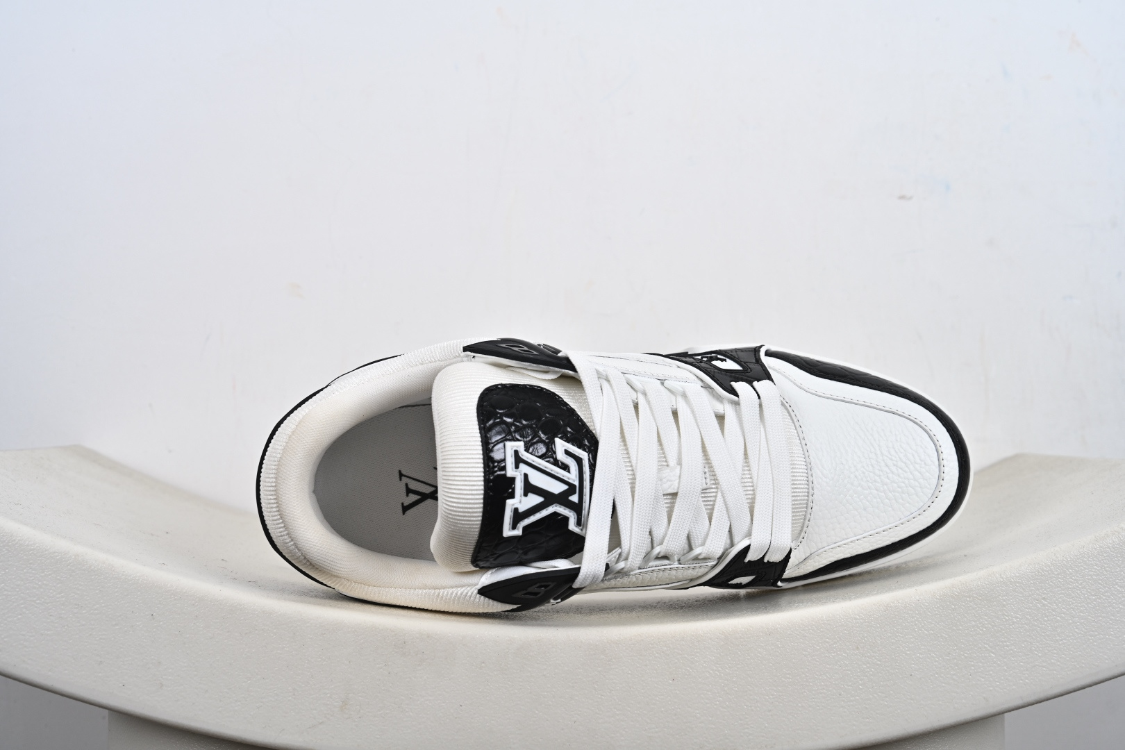 终端供货 代购级别 Louis Vuitton Trainer 2021ss早春全新时装走秀运动鞋 #ZP级全套包装 市面独家黑盒 小红书 Ins 最火配色 原版楦型 毫无差异 #鞋面独家订制压纹粒面小牛皮 TPU大底 全进口头层牛皮质感媲美原版 垫脚聚米微料加透气英伦网布 Y-G8