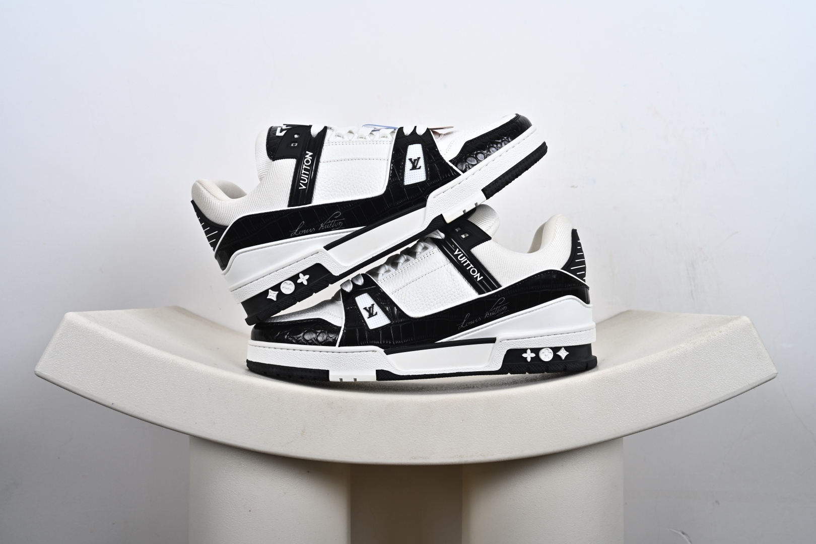 终端供货 代购级别 Louis Vuitton Trainer 2021ss早春全新时装走秀运动鞋 #ZP级全套包装 市面独家黑盒 小红书 Ins 最火配色 原版楦型 毫无差异 #鞋面独家订制压纹粒面小牛皮 TPU大底 全进口头层牛皮质感媲美原版 垫脚聚米微料加透气英伦网布 Y-G8