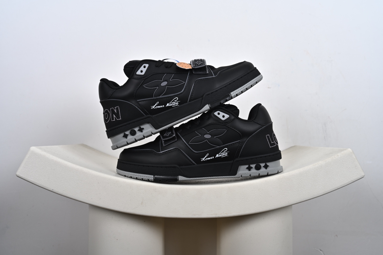 代购级别 Louis Vuitton Trainer 2021ss早春全新时装走秀运动鞋