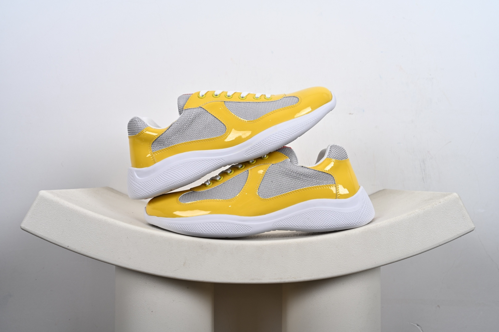 Prada America's Cup 普拉达 运动鞋经过重新设计 全新面料和颜色为它注入新的当代精神