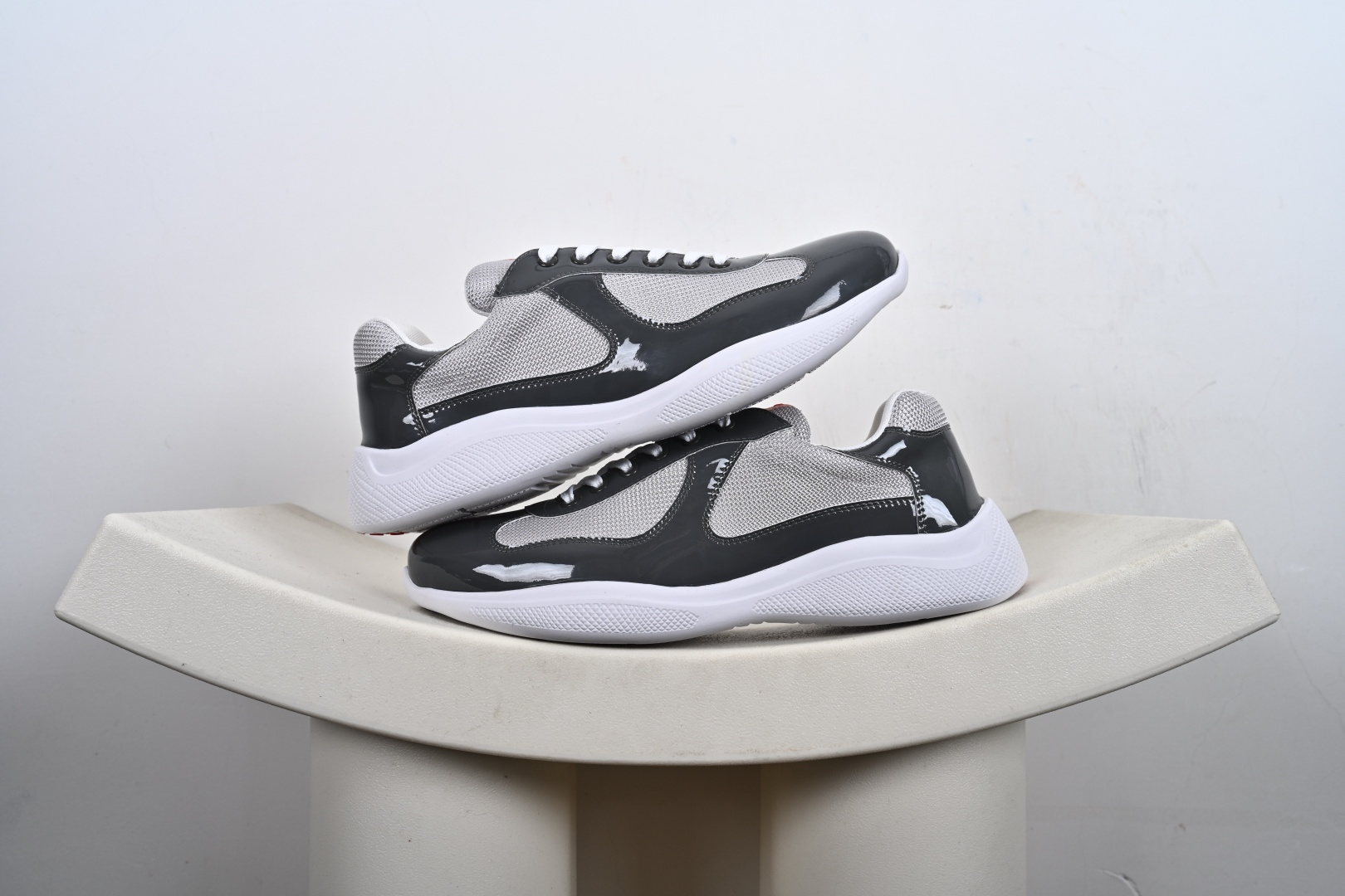 Prada America's Cup 普拉达 运动鞋经过重新设计 全新面料和颜色为它注入新的当代精神