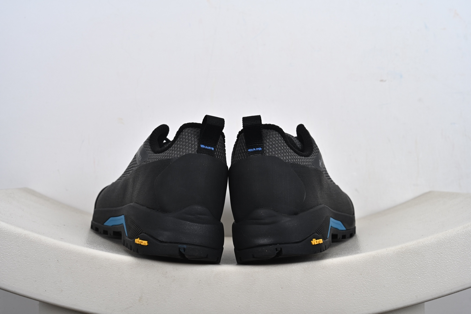 THE NORTH FACE VERTO GORE-TEX北面户外防水耐磨低帮高山登山鞋 NF0A83NBMN8-384 382 383