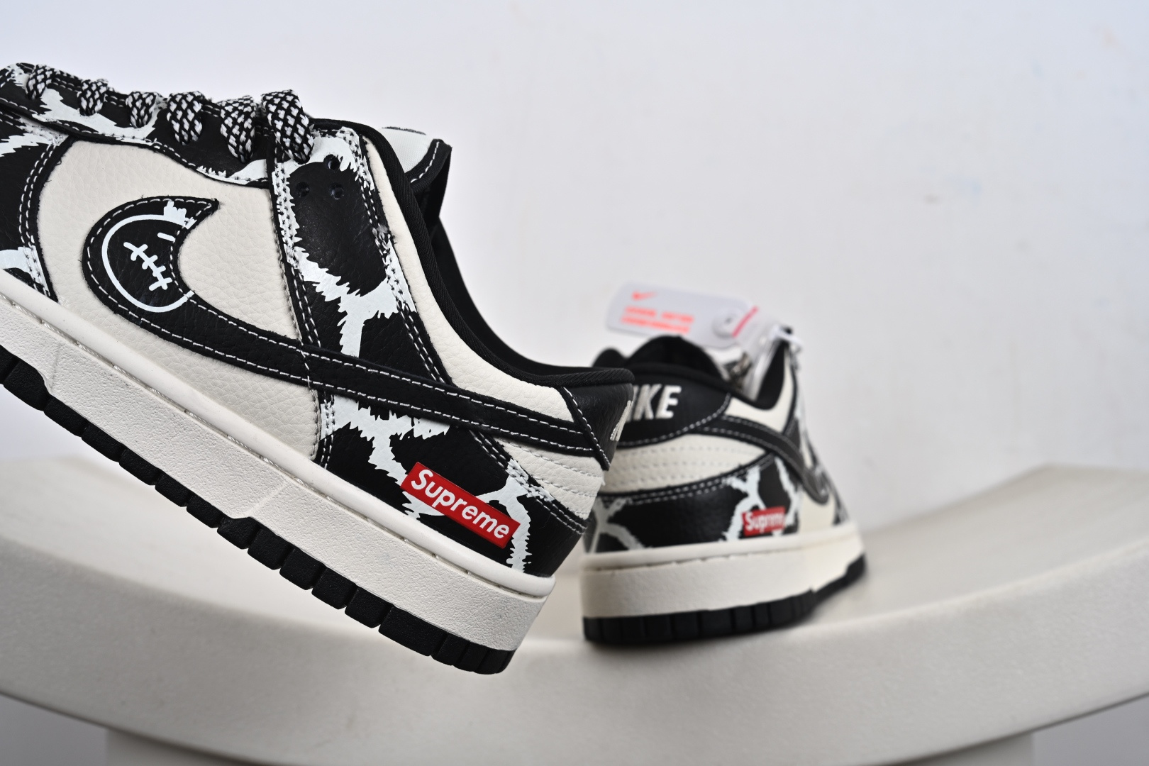 Nike SB Dunk Low Supreme联名 SJ8888-005