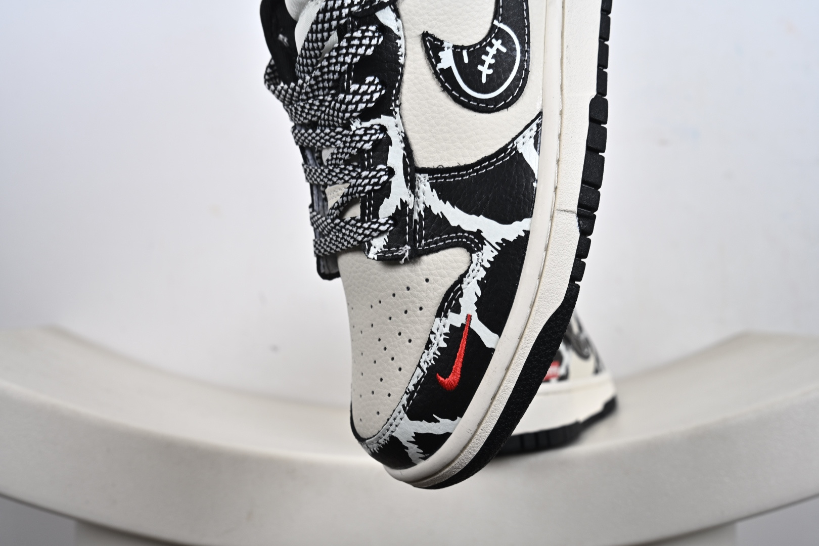 Nike SB Dunk Low Supreme联名 SJ8888-005