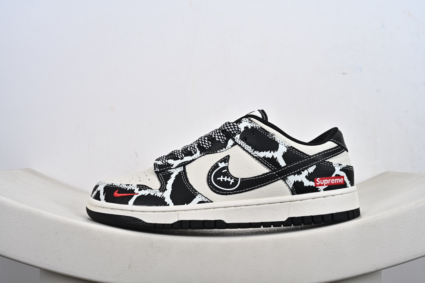 Nike SB Dunk Low Supreme联名 SJ8888-005