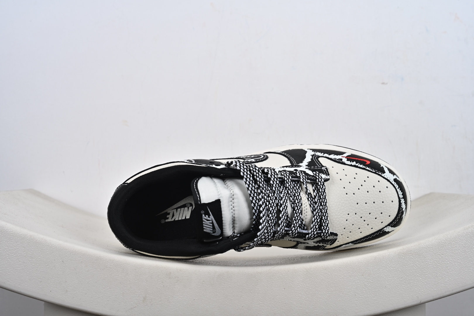 Nike SB Dunk Low Supreme联名 SJ8888-005