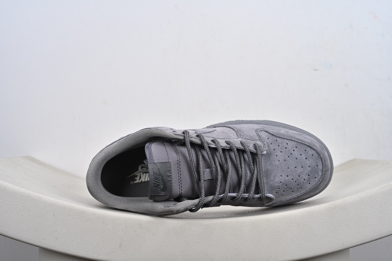 Supreme x Nike Dunk Low 灰色猪八 DD1988-003