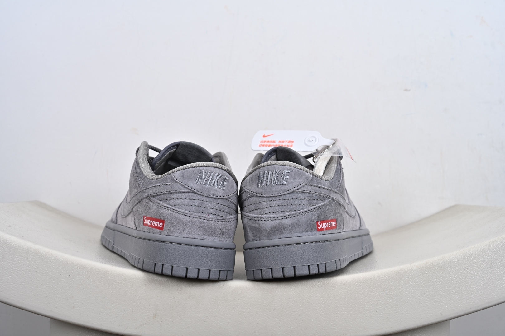 Supreme x Nike Dunk Low 灰色猪八 DD1988-003