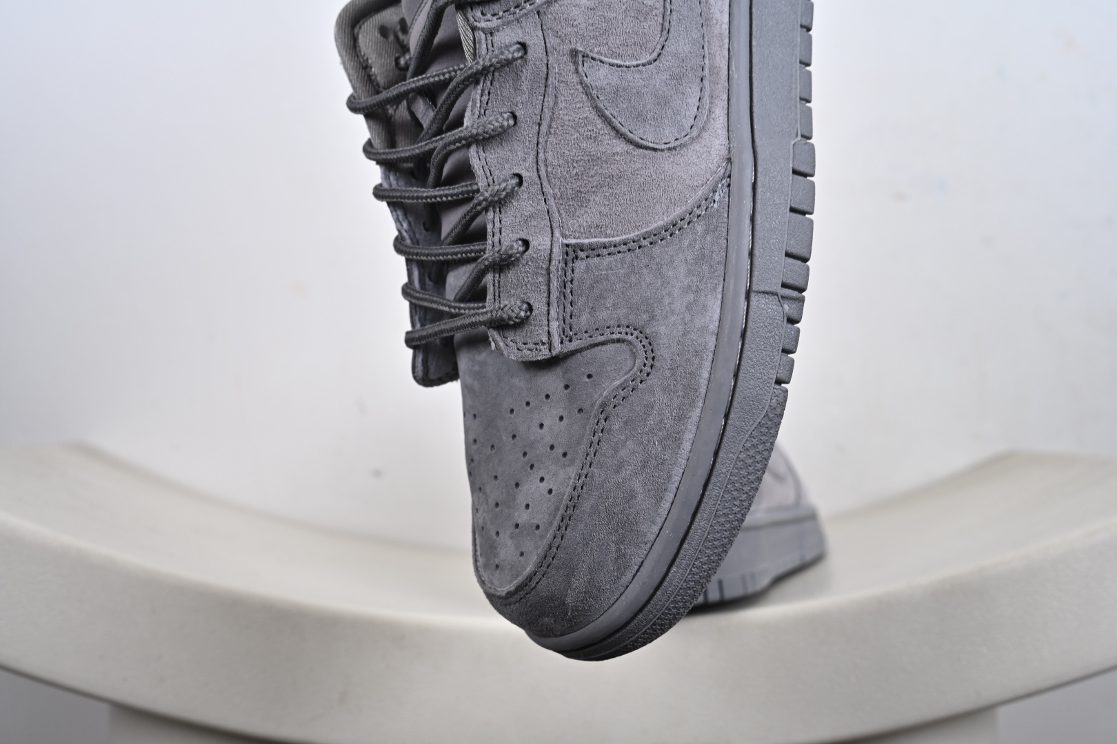 Supreme x Nike Dunk Low 灰色猪八 DD1988-003