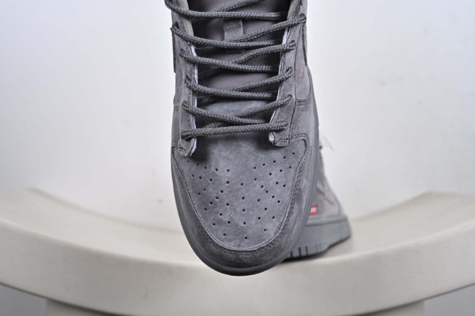 Supreme x Nike Dunk Low 灰色猪八 DD1988-003