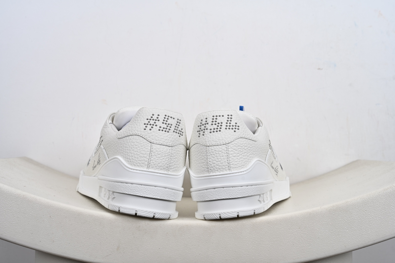 本地💰460终端供货
代购级别 Louis  Vuitton Trainer 2021ss早春全新时装走秀运动鞋 
#ZP级全套包装 小红书 Ins 最火配色 原版楦型 毫无差异
#鞋面独家订制压纹粒面小牛皮 TPU大底 全进口头层牛皮质感媲美原版 垫脚聚米微料加透气英伦网布
尺码：35-45-M1-H1