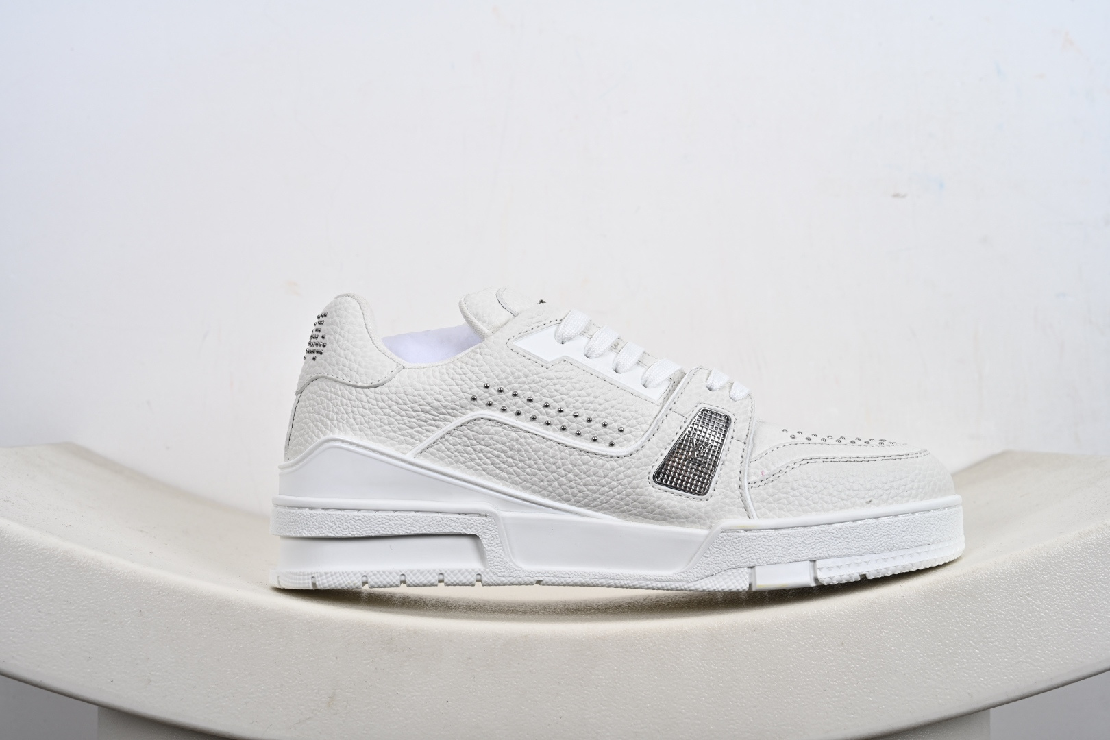 本地💰460终端供货
代购级别 Louis  Vuitton Trainer 2021ss早春全新时装走秀运动鞋 
#ZP级全套包装 小红书 Ins 最火配色 原版楦型 毫无差异
#鞋面独家订制压纹粒面小牛皮 TPU大底 全进口头层牛皮质感媲美原版 垫脚聚米微料加透气英伦网布
尺码：35-45-M1-H1