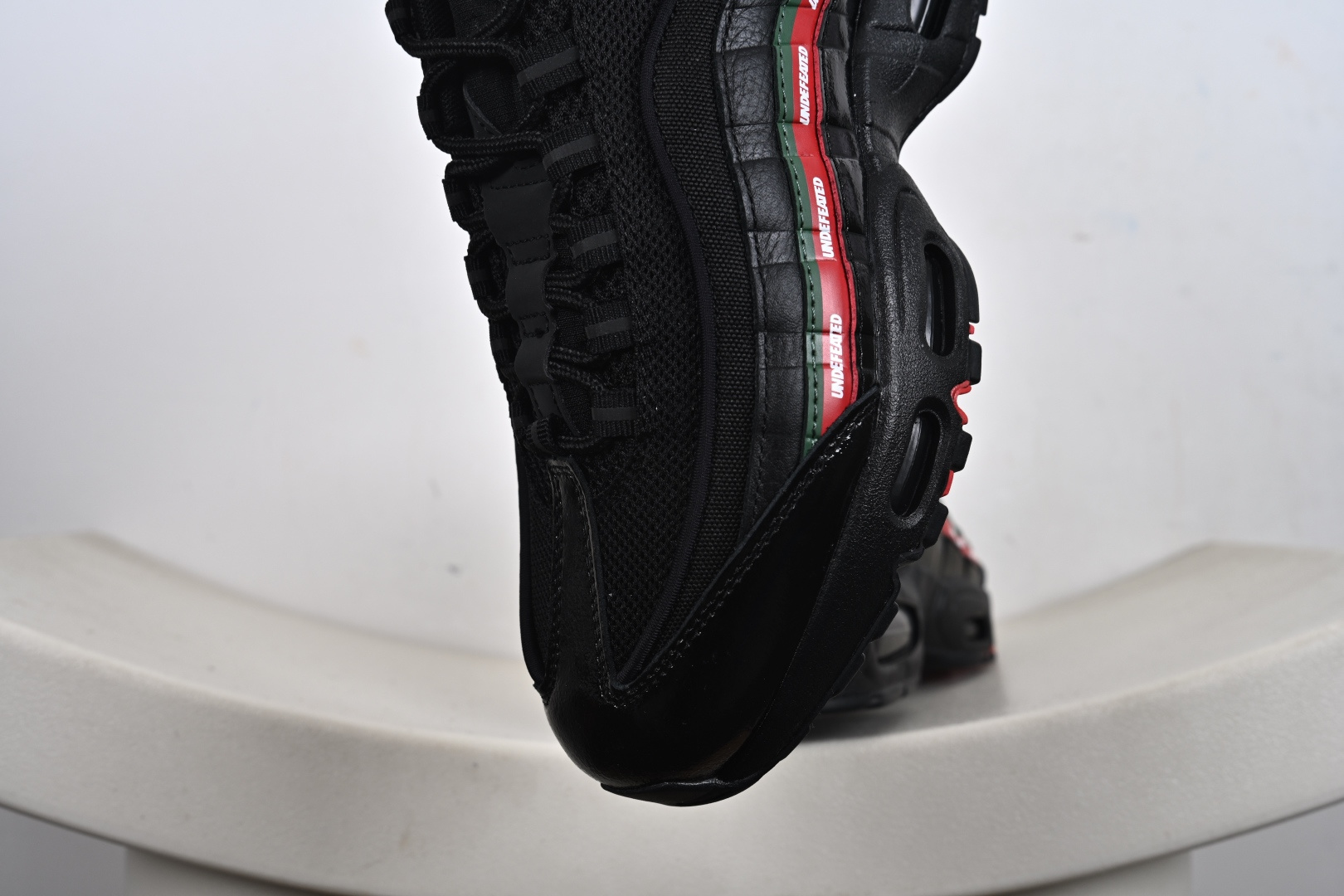 UNDEFEATED x NK Air Max 95 ” Black ” 五道杠联名款低帮休闲运动鞋 IB4453-001