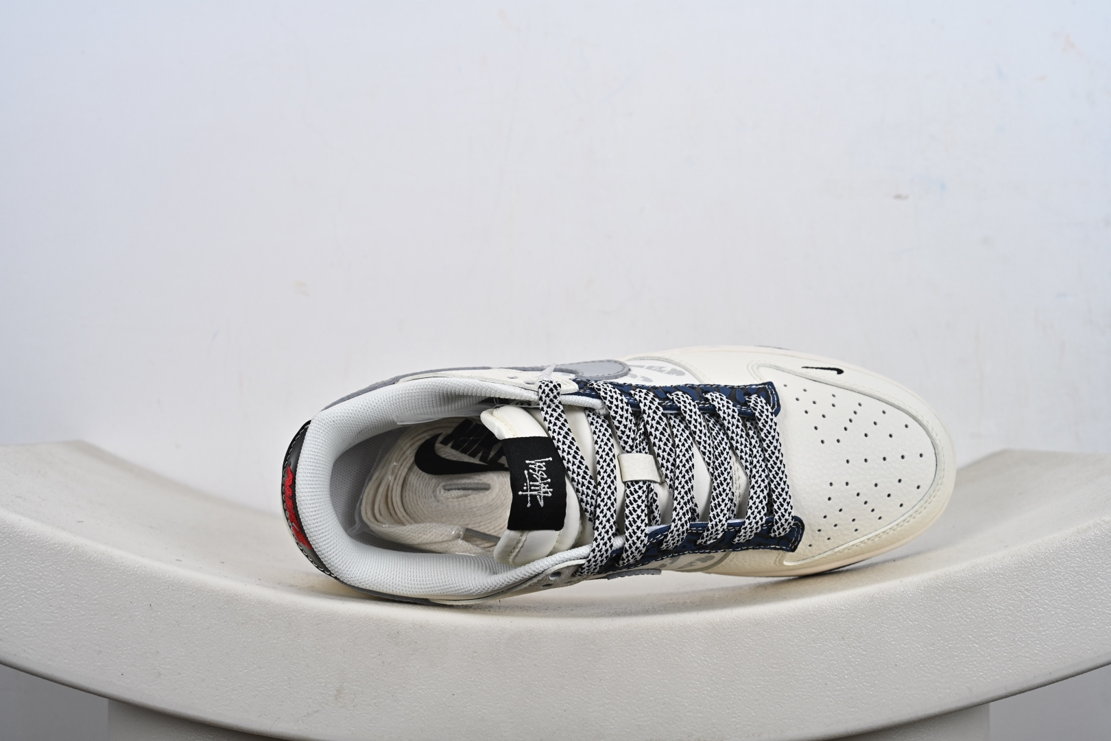 定制版Nike SB Dunk Low“斯图西联名——泼墨米白” 周年高端定制 低帮休闲板鞋 XS6089-632