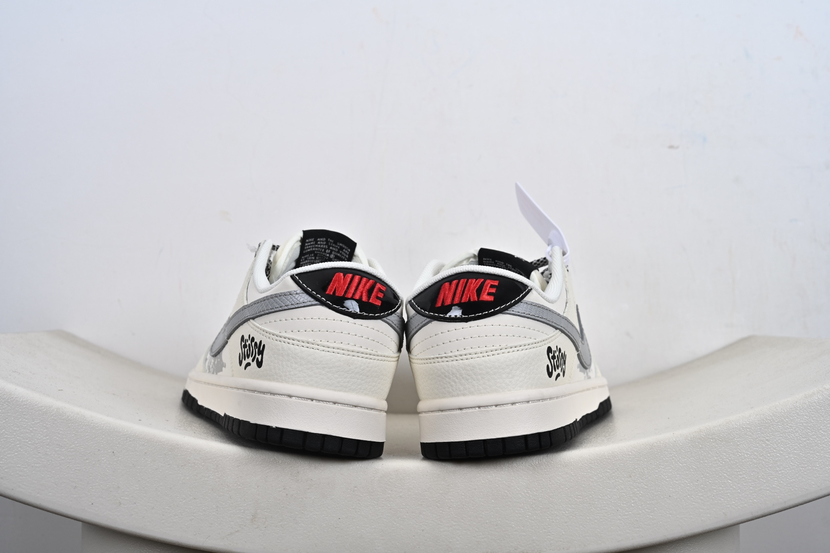 定制版Nike SB Dunk Low“斯图西联名——泼墨米白” 周年高端定制 低帮休闲板鞋 XS6089-632