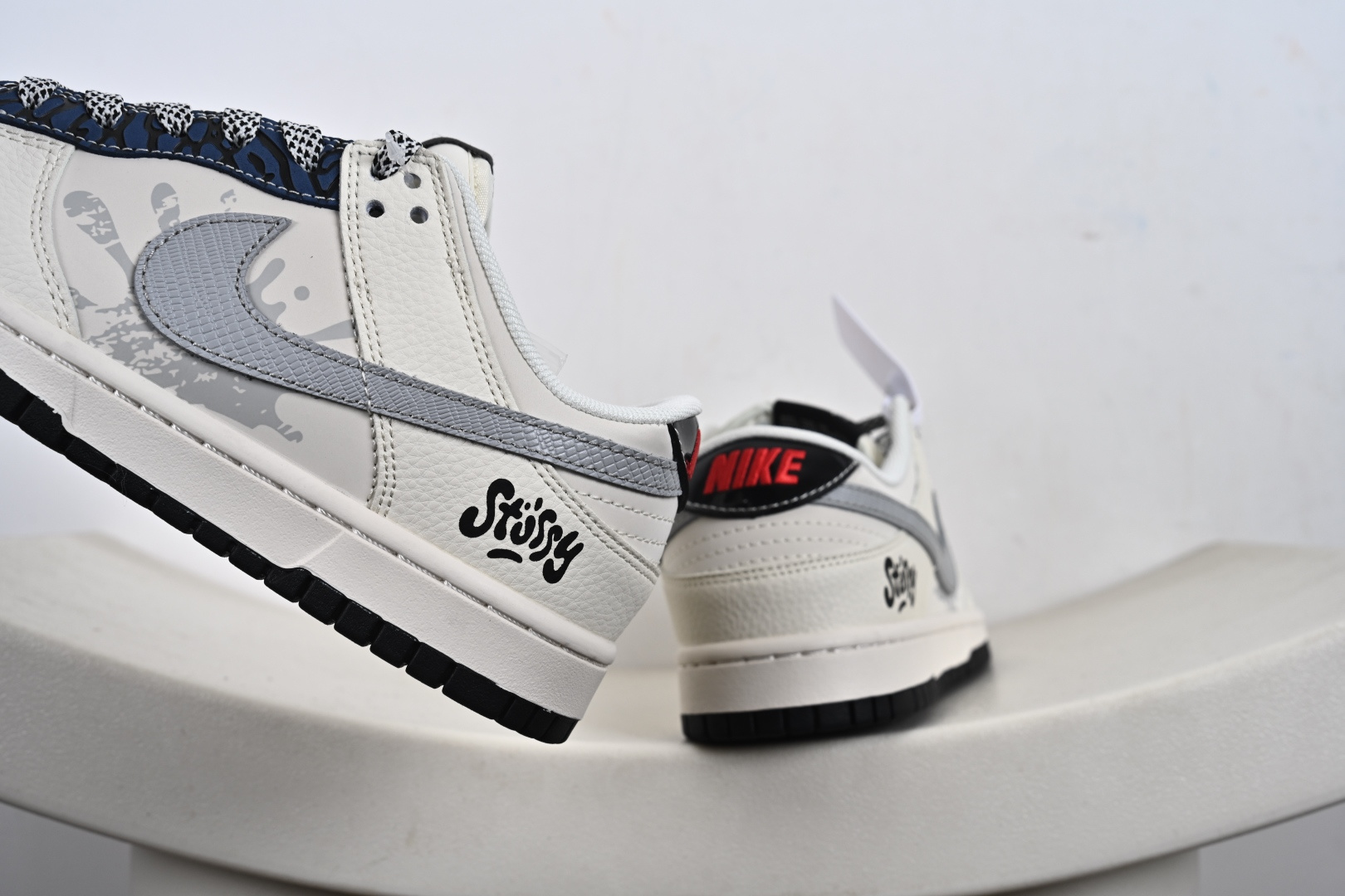 定制版Nike SB Dunk Low“斯图西联名——泼墨米白” 周年高端定制 低帮休闲板鞋 XS6089-632