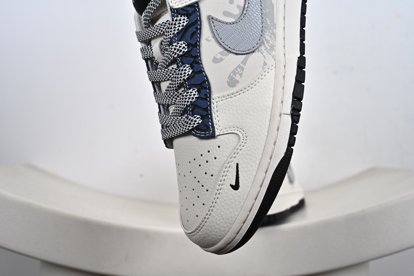 定制版Nike SB Dunk Low“斯图西联名——泼墨米白” 周年高端定制 低帮休闲板鞋 XS6089-632