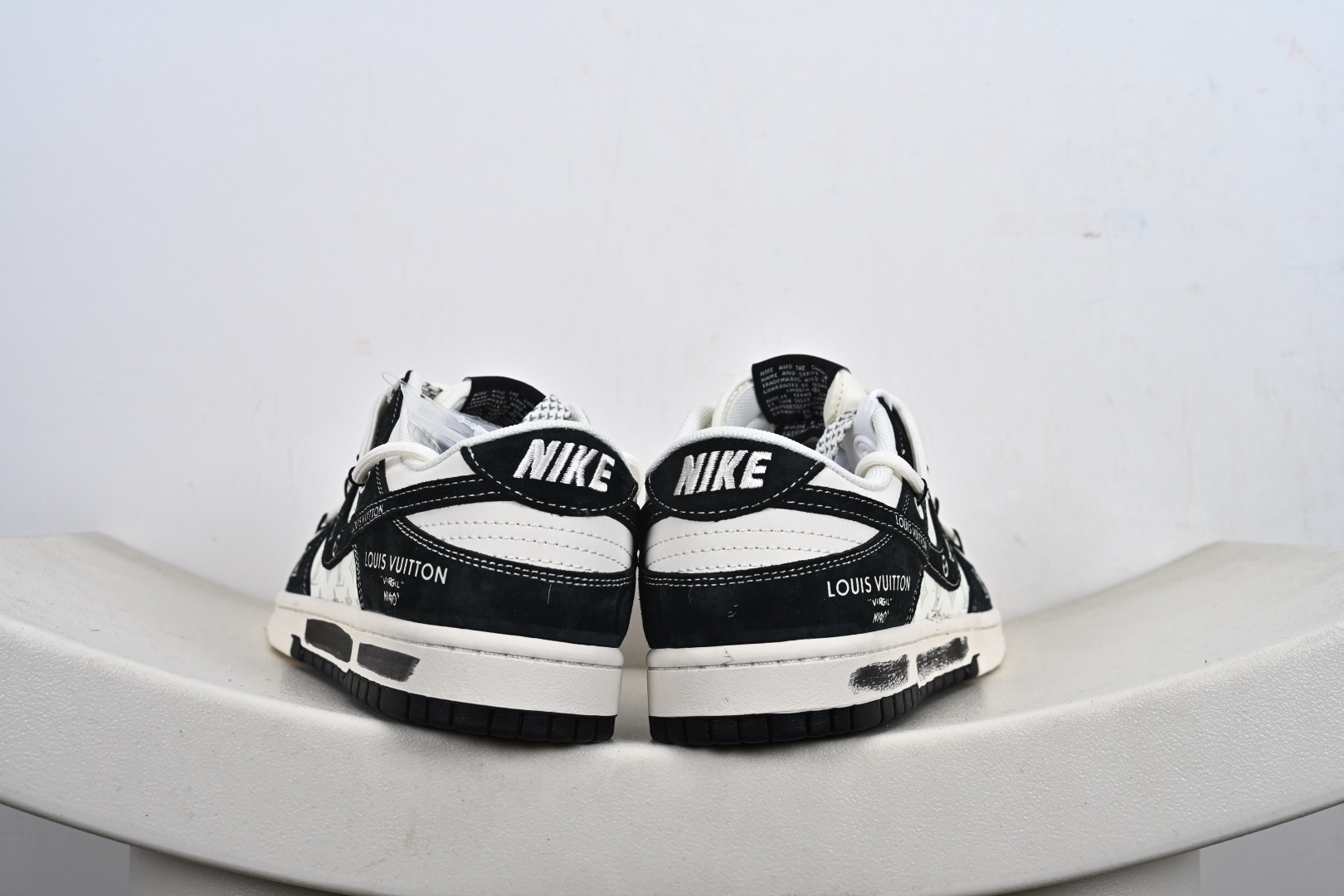 定制版Nike SB Dunk Low“LV联名——黑涂鸦抽绳” 周年高端定制 低帮休闲板鞋 CX5050-Y32