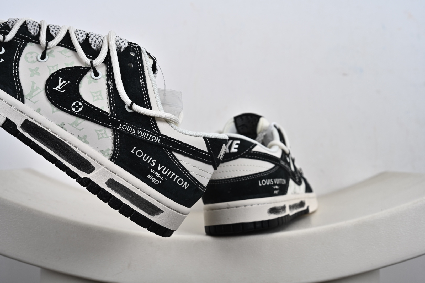 定制版Nike SB Dunk Low“LV联名——黑涂鸦抽绳” 周年高端定制 低帮休闲板鞋 CX5050-Y32