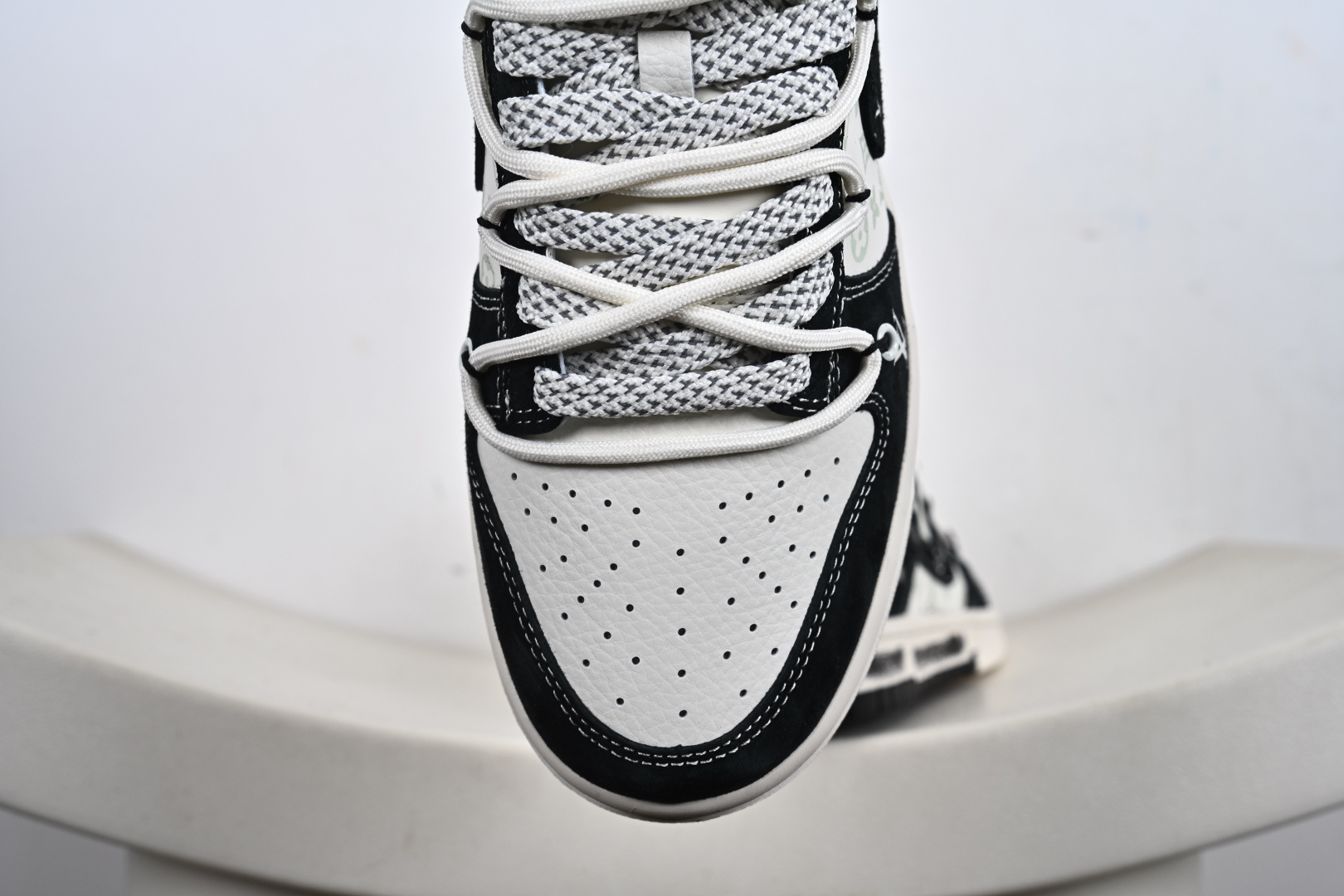 定制版Nike SB Dunk Low“LV联名——黑涂鸦抽绳” 周年高端定制 低帮休闲板鞋 CX5050-Y32