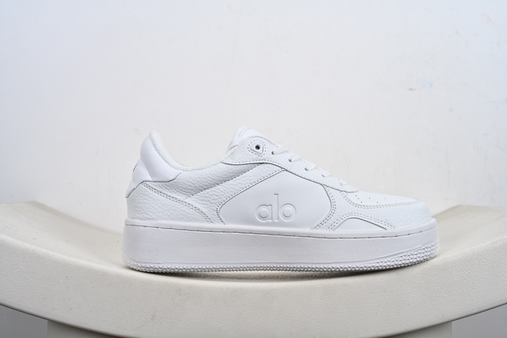 alo yoga Recover Mode 低帮休闲板鞋