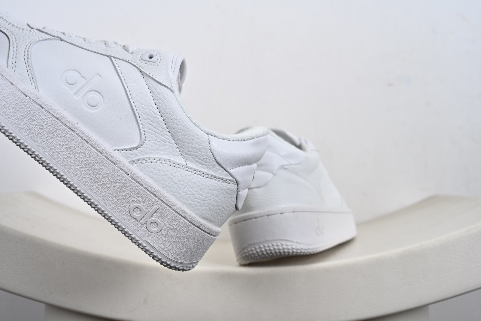 alo yoga Recover Mode 低帮休闲板鞋